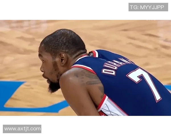 金蝉脱壳!爱德华兹欧洲步破解包夹 杀进内线上篮得手 金蝉脱壳!爱德华兹欧洲步破解包夹 杀进内线上篮得手