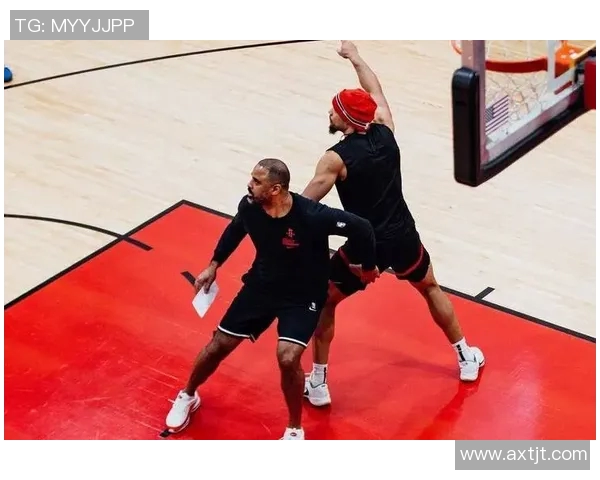 乌度卡：伊森的脚踝扭伤仍是每日观察，奥科吉今日顶替他首发